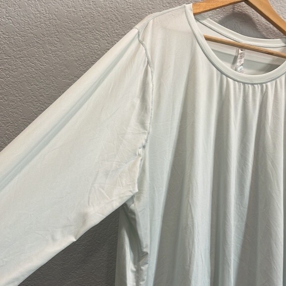 Fabletics Phoenix Lite Long-Sleeve Top in Ice Cube Mint Size 3X - Picture 3 of 7
